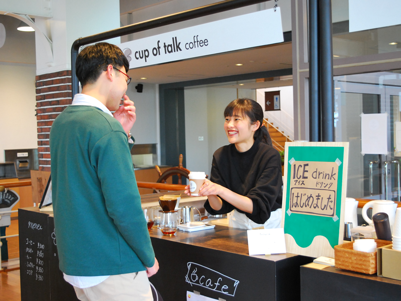 学内に開店したカフェ「cup of talk coffee」