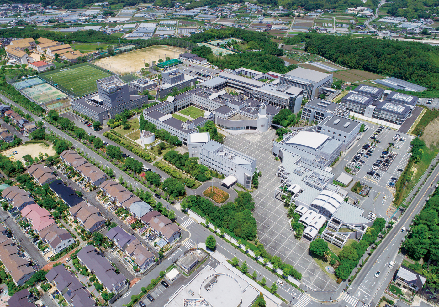 上空から見た流通科学大学(2018年2月撮影)