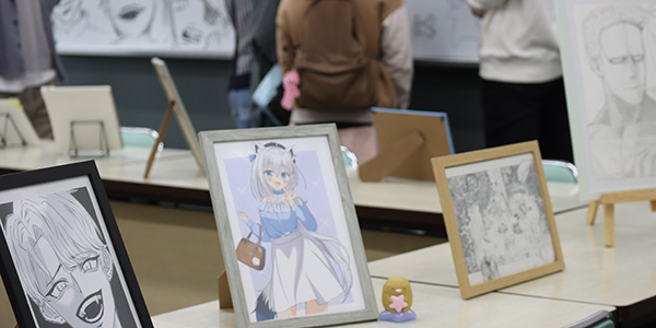 美術部による作品展示（美術部）