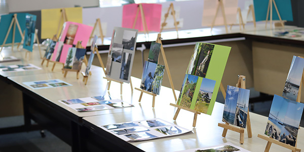 写真部による作品、活動風景の展示（写真部）
