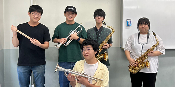吹奏楽団の演奏