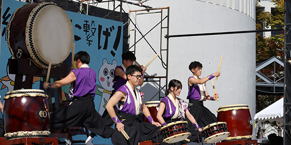 和太鼓の演奏（和太鼓部）