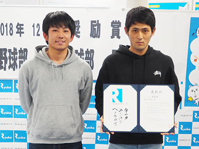 軟式野球部　（左から）　藤崎さん　山本さん