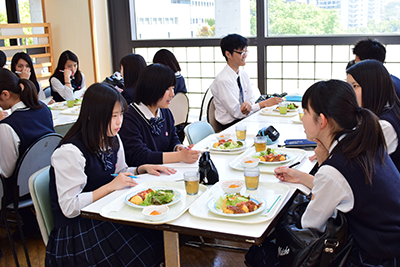 RYUKA DININGでメモを手に試食会