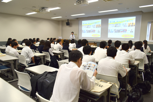 明石商業高校生の皆さんが1日流科大生に