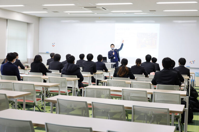 就職活動解禁直前！ 本学学生を積極採用する企業が『学内企業説明会』を実施のサムネイル