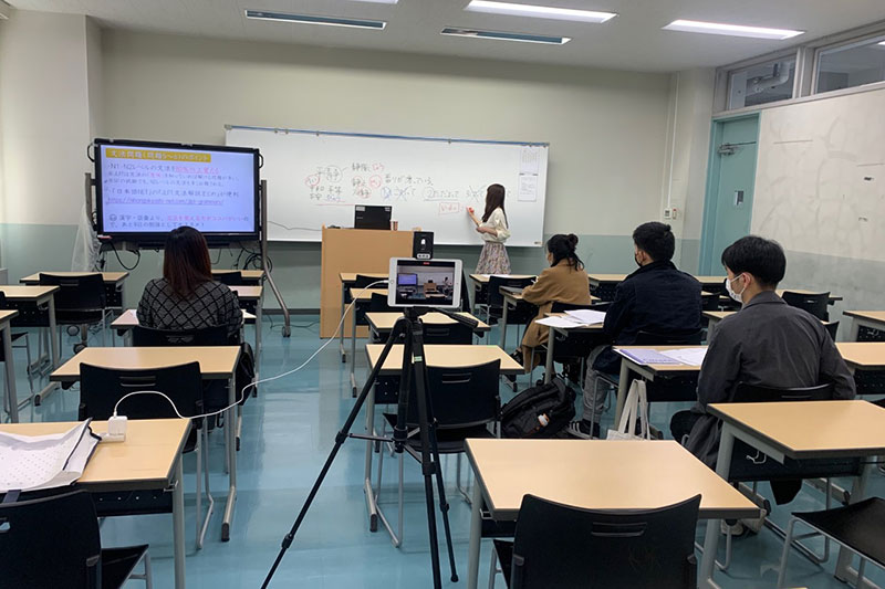 日本語能力試験対策講座・授業を受ける生徒たち