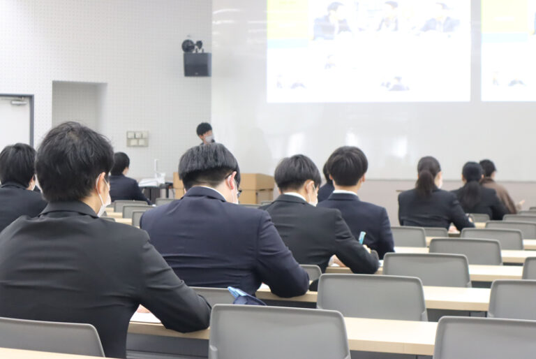 本学の学生を対象に『流通科学大学職員採用説明会』を実施のサムネイル