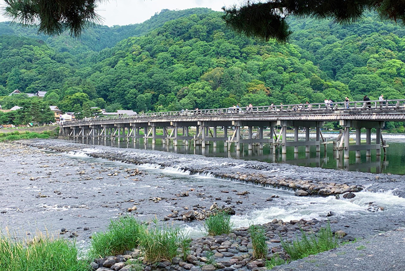 嵐山渡月橋の風景