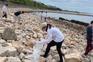 社会イベント隊ランニングボランティア部が、江井島海岸をボランティア清掃