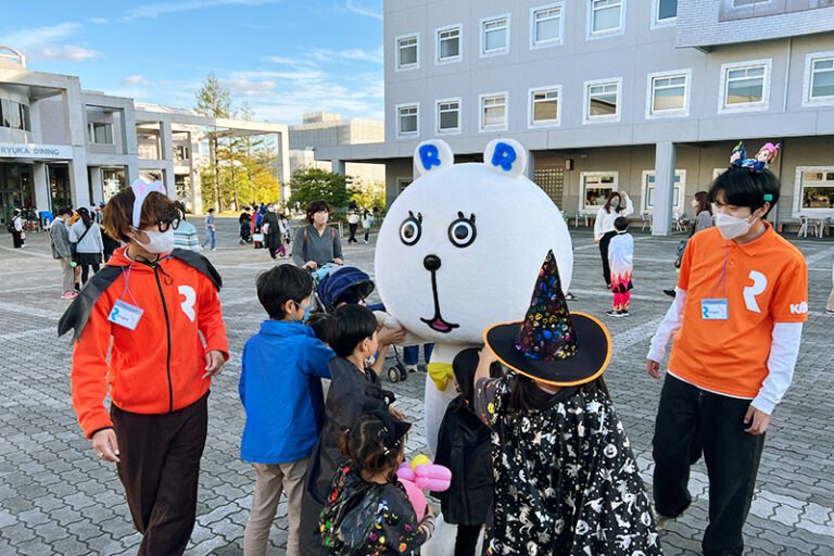 学生も、地域の方々も、待ちわびた『ハロウィンパーティー』を“3年ぶり”に開催！のサムネイル