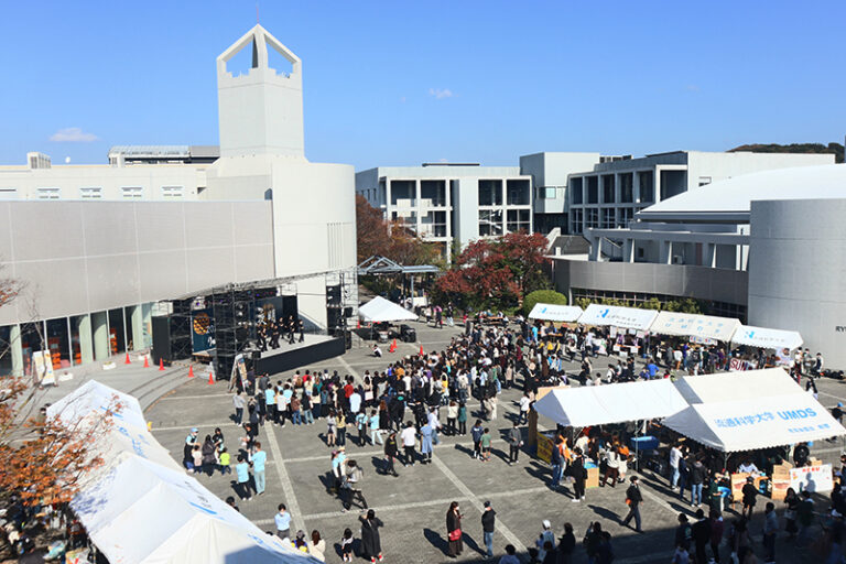 学生たちが3年間待ち焦がれた学園祭『りゅうか祭』が、大盛況のうちに終了！のサムネイル