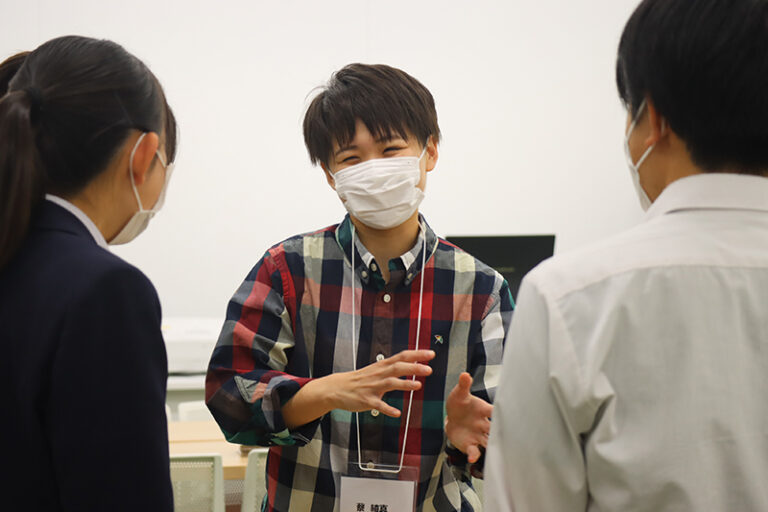 本学留学生が、神戸商業高等学校の生徒たちと“手作りゲーム”で国際交流のサムネイル