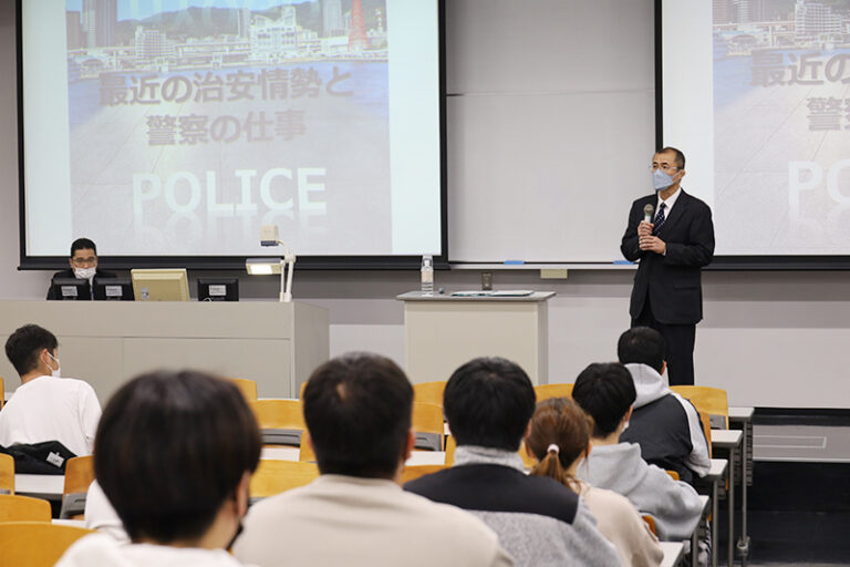 「警察官を選択肢のひとつに」。兵庫県警本部長が公務員志望の学生に特別講義のサムネイル