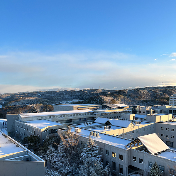 流通科学大学 雪景色