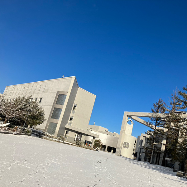 流通科学大学 雪景色