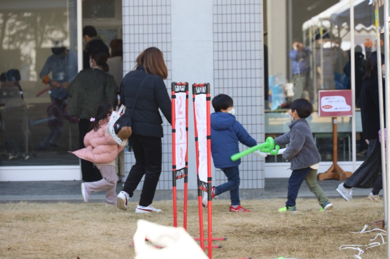 走るこども