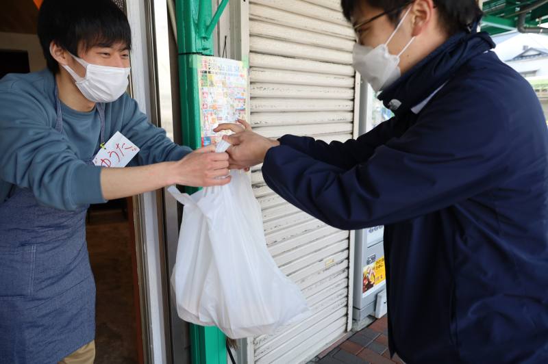 ゼミ活動に励む学生