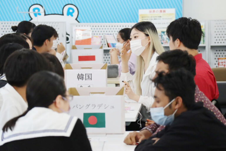 今年は、流行、美容、恋愛、料理などをテーマに、留学生と高校生が国際交流授業のサムネイル