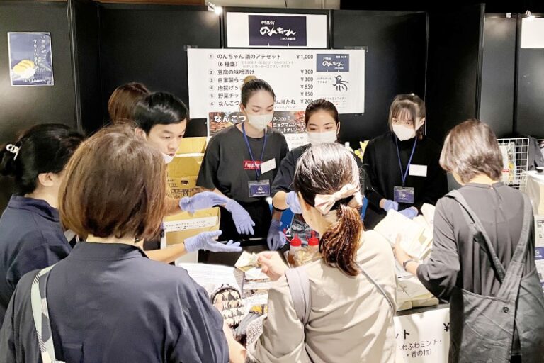 【ENJOY!! NADA SAKE KANPAI FES.】で、留学生と焼き鳥のんちゃんが共同開発した商品を販売のサムネイル