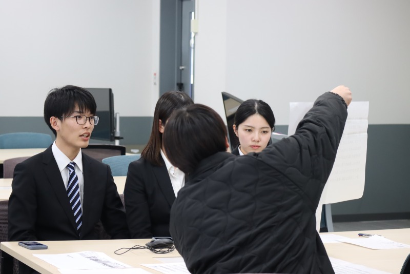 真剣な学生たち