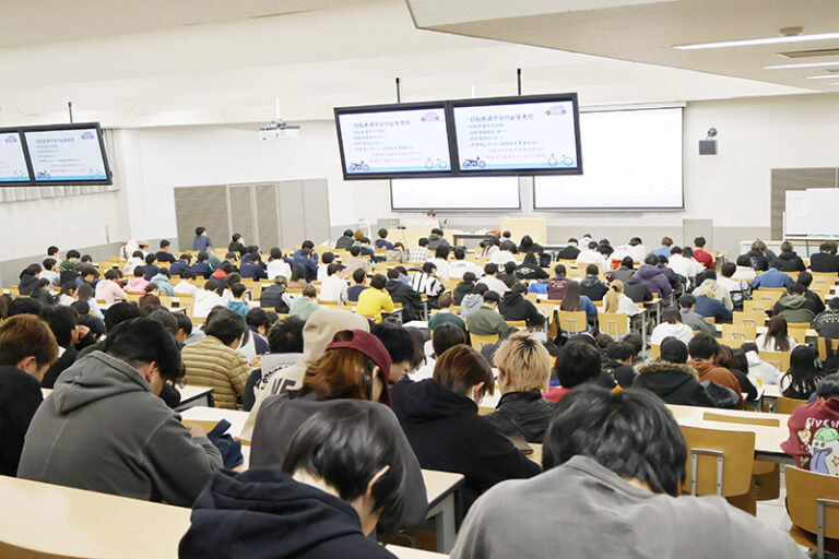自動車・バイク・自転車通学の学生に『通学許可説明会』で、ルールの徹底＆注意喚起！のサムネイル