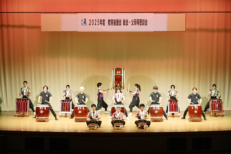 和太鼓部の演奏
