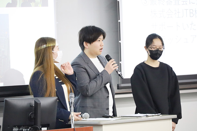 山川ゼミの学生たちの発表