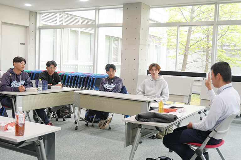 授業では聞けない貴重な話も。今年度も『公務員ランチ相談会』を実施のサムネイル