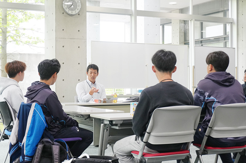 警察を目指す学生たち
