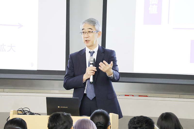 ロイヤルホールディングス株式会社 菊地唯夫氏