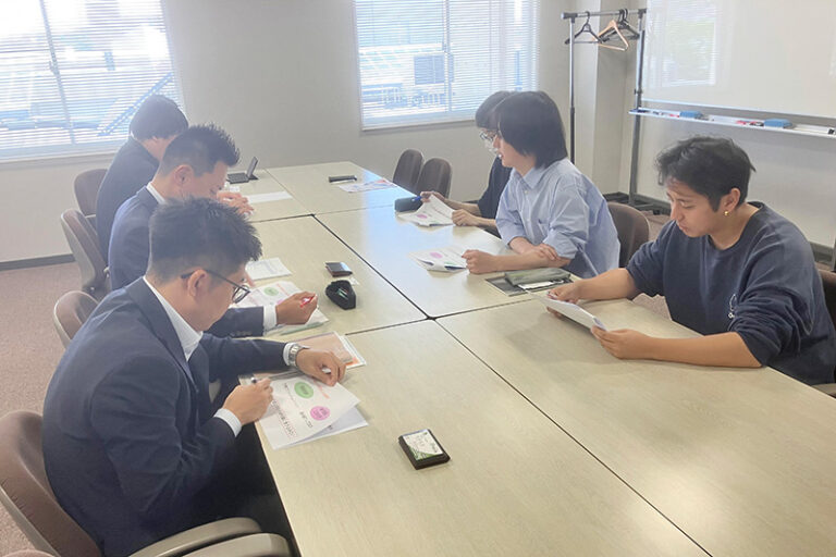 “播州織”の後継者不足解消へ。西村ゼミの学生が提案したバスツアーがいよいよ実施のサムネイル