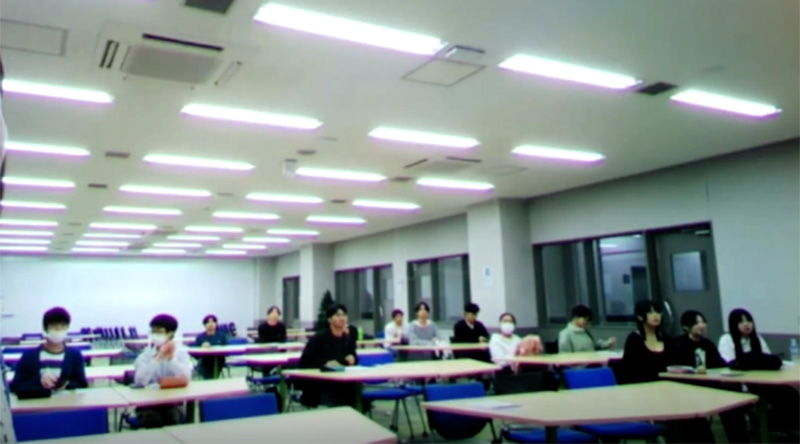 オンライン講義を受ける学生