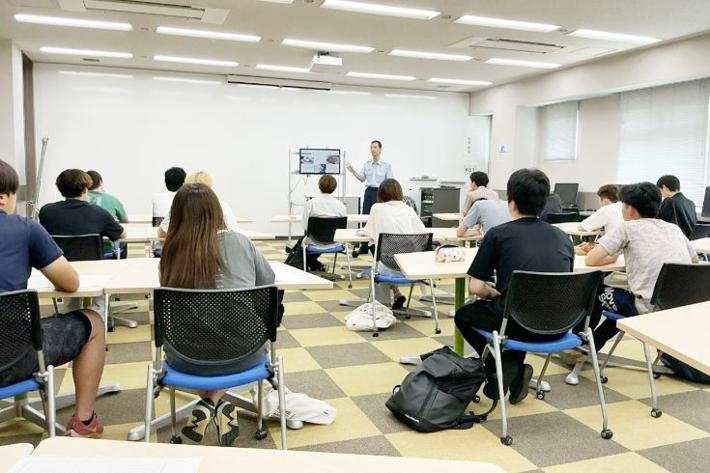 現職の自治体職員の講義や実際の公務員試験対策を行う『公務員特別演習』のサムネイル