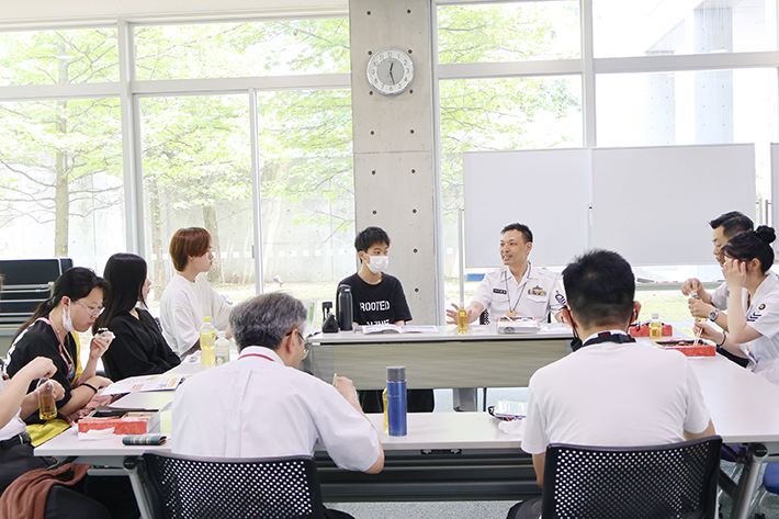 授業では聞けない貴重な話も。今年度も『公務員ランチ相談会』を実施のサムネイル