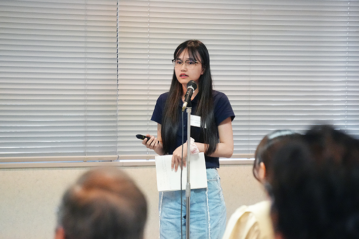 留学生2名が「テーマ研究発表会」に登壇