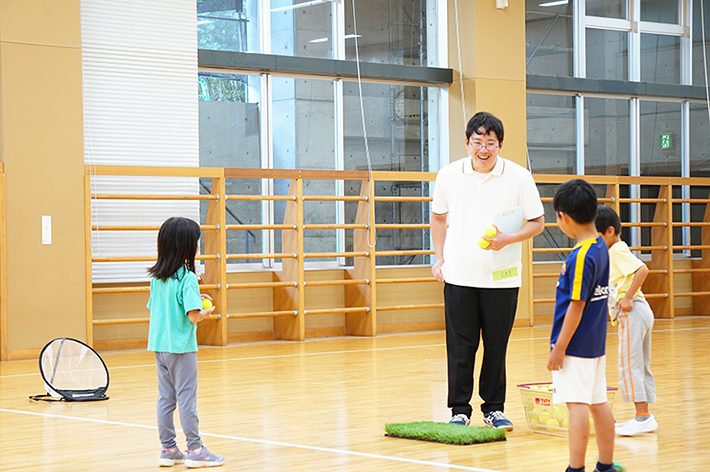 体験する子どもたち1