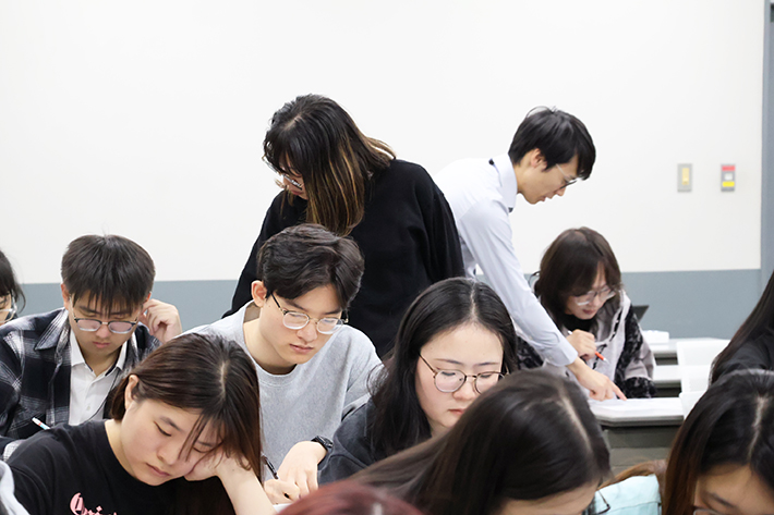 この時期恒例の『留学生就職ガイダンス』がスタート！のサムネイル