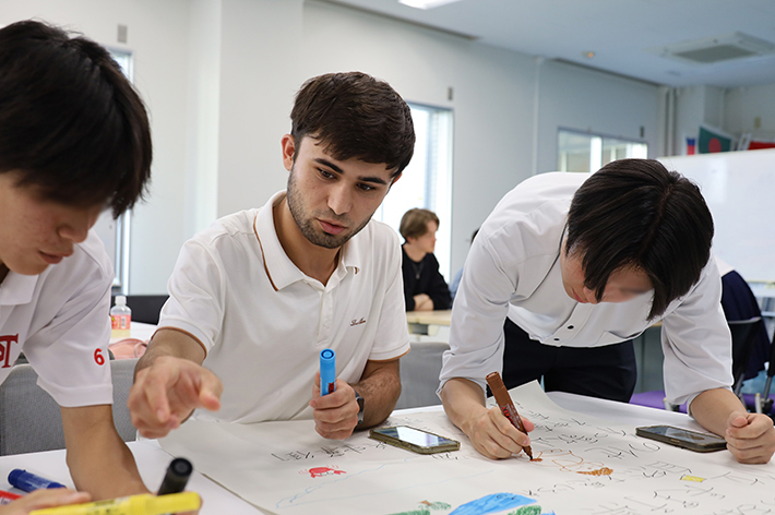 高校生と留学生が異文化ディスカッション。今年度2回目の国際交流授業を実施のサムネイル