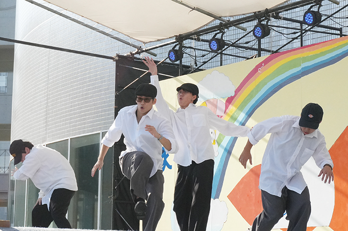 和太鼓部・軽音部・ダンス部RUBUによるパフォーマンス