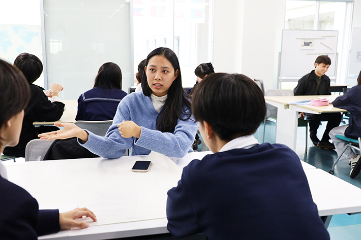 留学生が母国の課題を語る 高校生との国際交流授業を実施のサムネイル