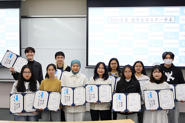 りゅうか祭『留学生ポスター発表』表彰式　今年は5団体が受賞！のサムネイル