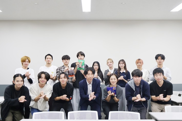 シニア層に喜ばれる商品を！ 岡田ゼミとヤクルト商事の商品企画プロジェクトが始動のサムネイル