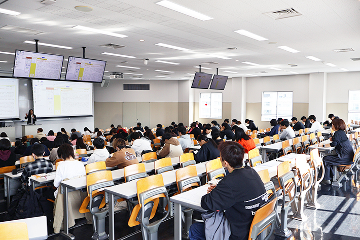 保護者が学生の学びを体験する『授業公開デイ』を実施のサムネイル