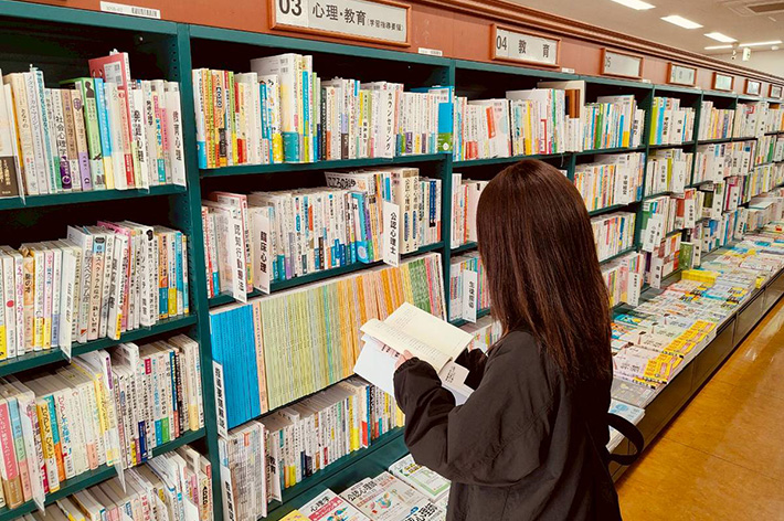 学生が選んだ本が図書館に！   ～学生BOOKセレクト図書の貸出開始～のサムネイル