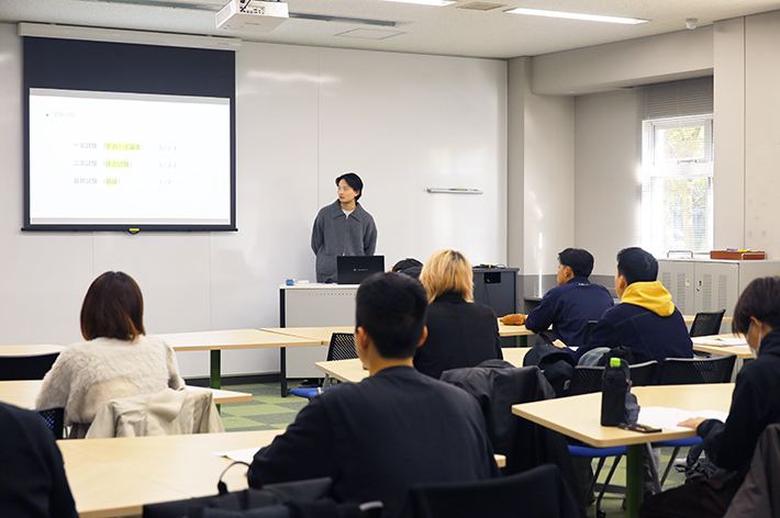 公務員を目指す学生を応援　『公務員特別演習Ⅲ＋Ⅴ(公安職)』で「内定者交流会」を実施のサムネイル