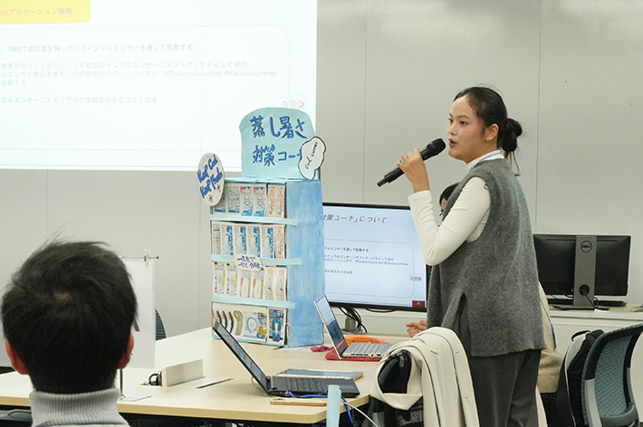 ドン・キホーテの香港店舗で花王商品の拡売施策に挑戦！産学連携『グローバルビジネスプロジェクト』のサムネイル