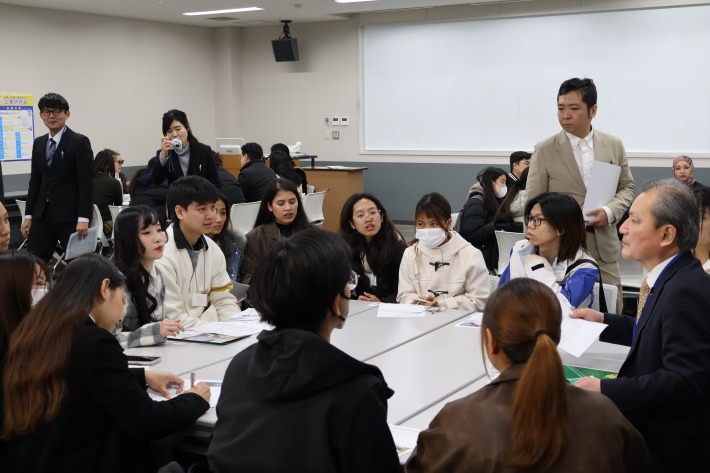 「企業と外国人留学生との企業研究会」を開催2