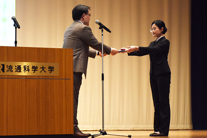 挑戦と成長の成果を称える『2025年度 飛翔賞表彰式』実施