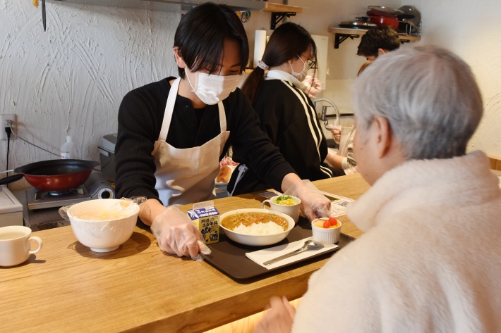 長坂ゼミ2年生が“本気のカフェ経営”に挑戦！のサムネイル